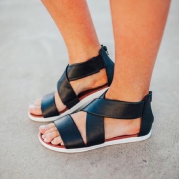 mia deana sandal black